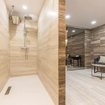 Moonlit Art Boutique 4*