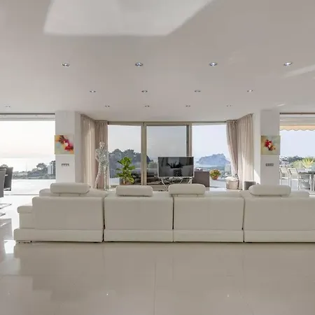 Moonlit Art Boutique Teulada