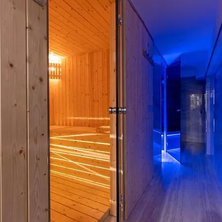 Moonlit Art Boutique 4*